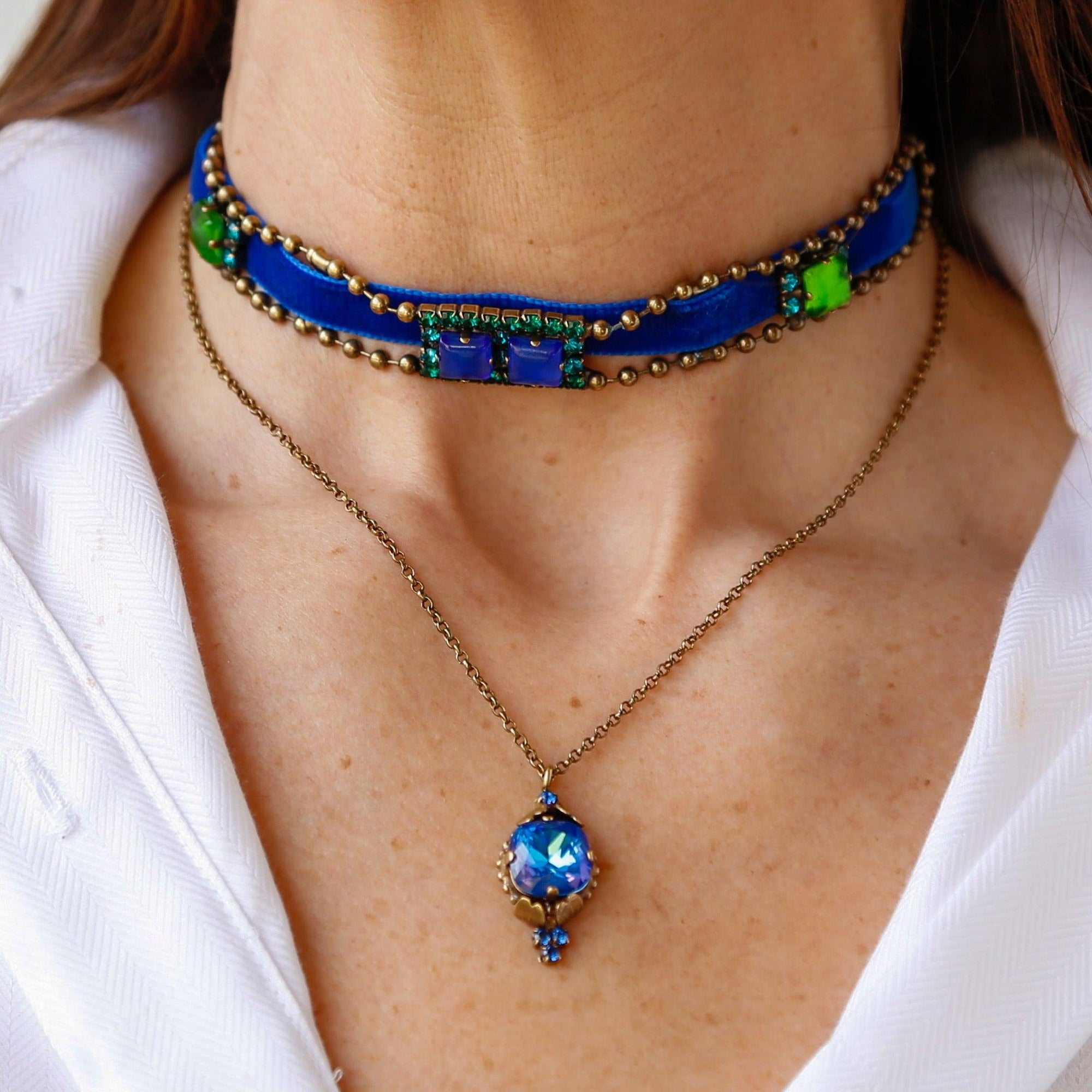 Blue Enchanted Choker with Crystals - Vita Isola