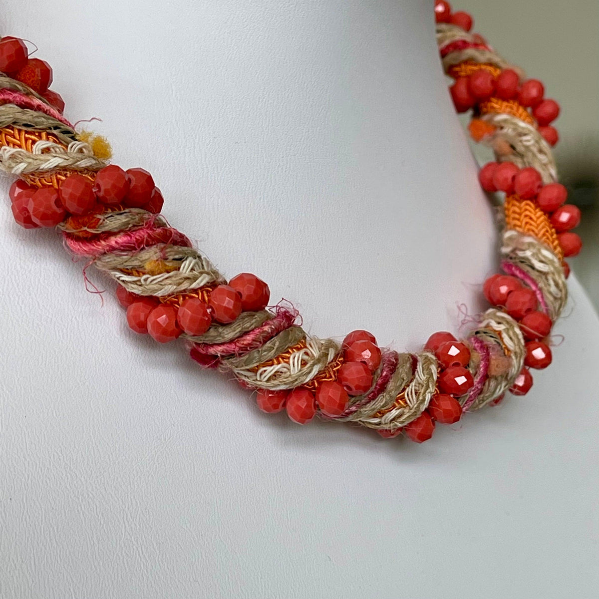 Coral Beads and Lace Necklace - Vita Isola