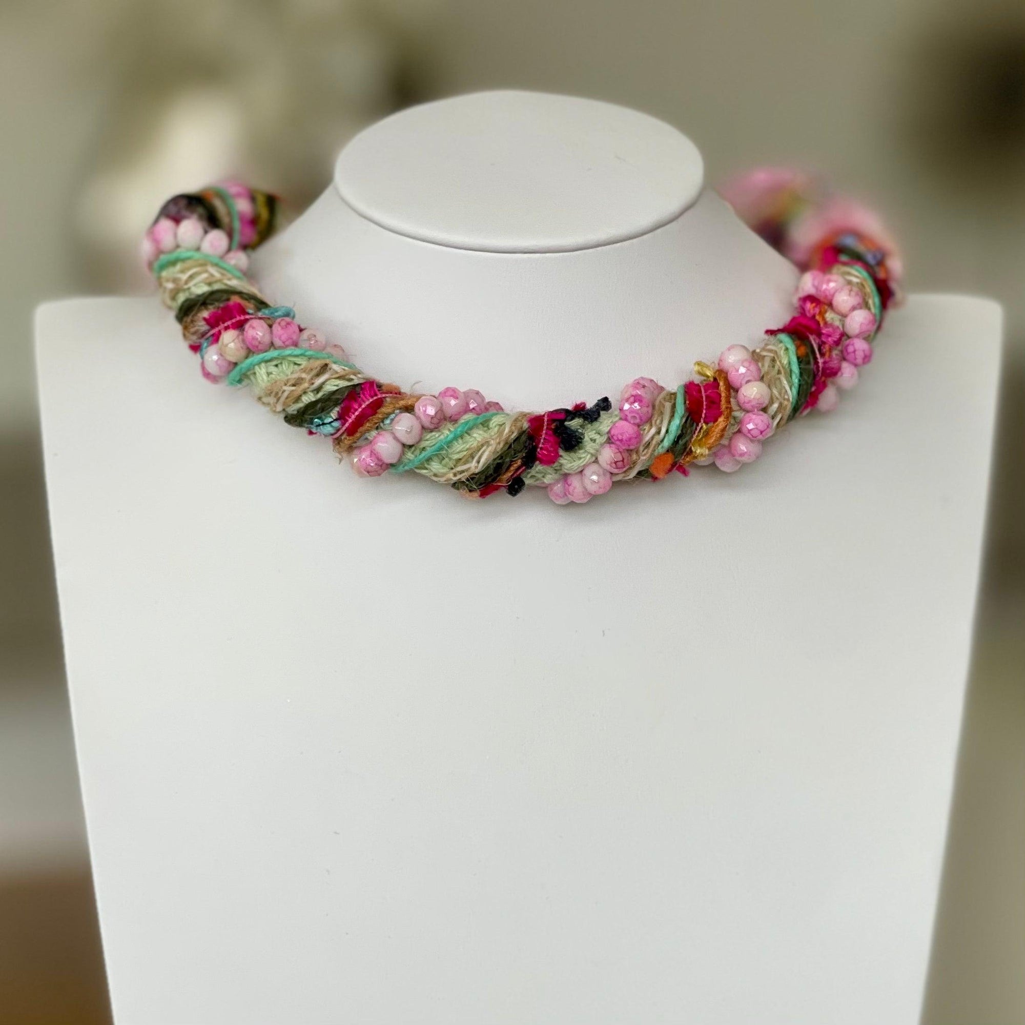 Pink Beads & Lace Necklace - Vita Isola