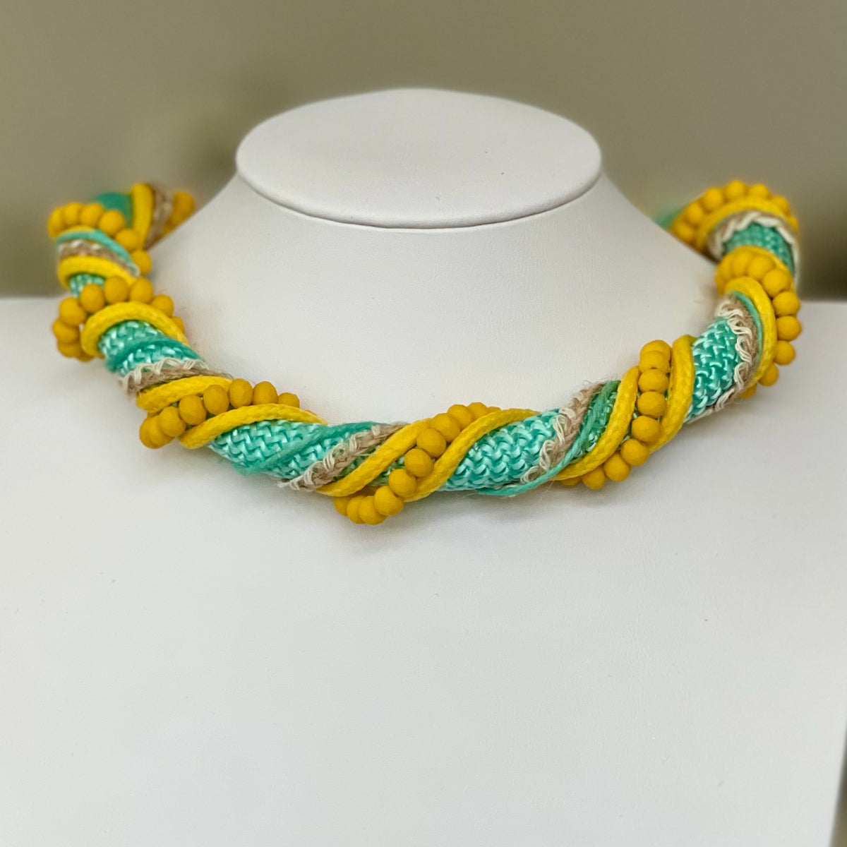 Yellow Beads and Lace Necklace - Vita Isola